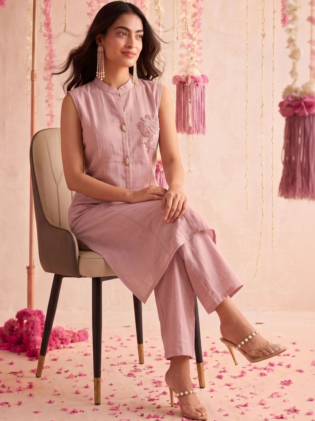Mamicha Women Regular Thread Work Kurta with Palazzos