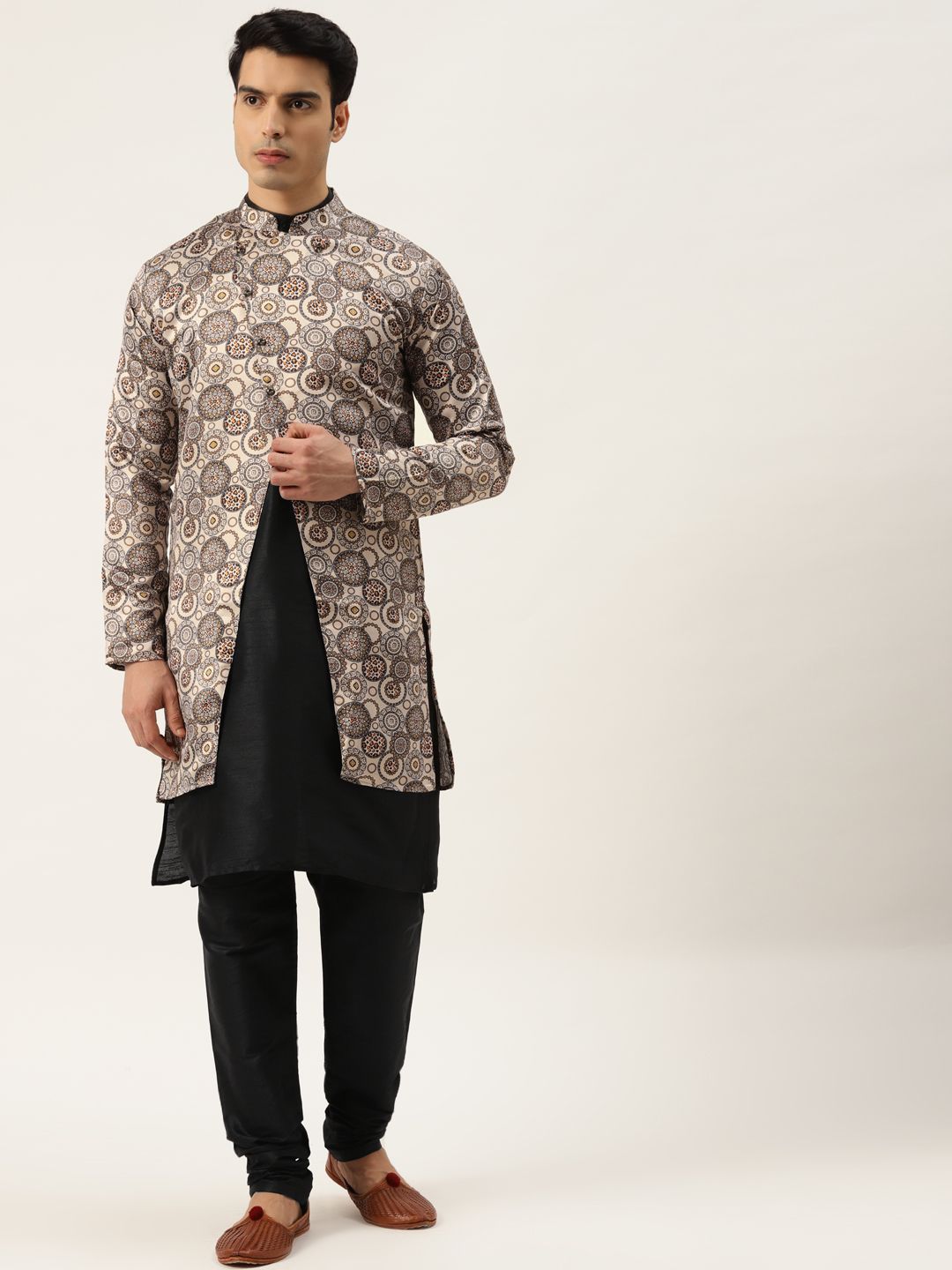 SOJANYA Men Black Solid Kurta Set With Printed Jacket