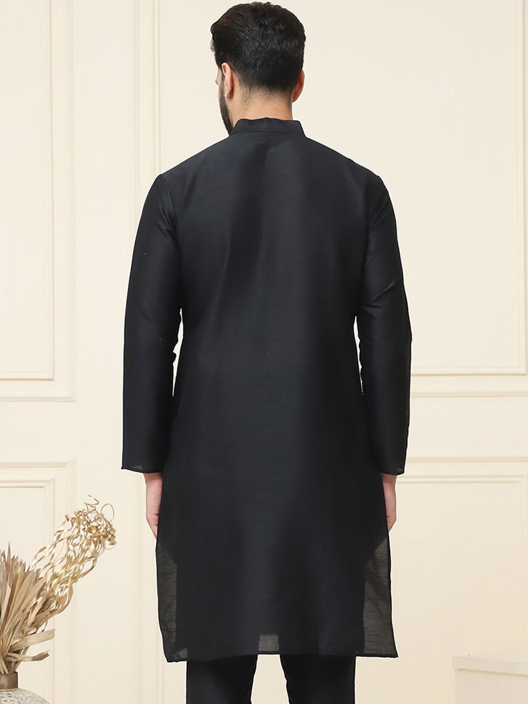 SOJANYA Men Black Solid Straight Kurta