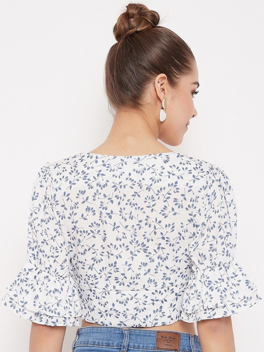Berrylush Women White Printed Crop Top