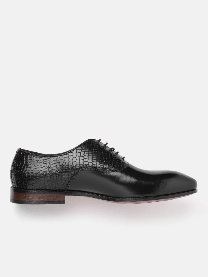 House of Pataudi Men Textured Formal Oxfords