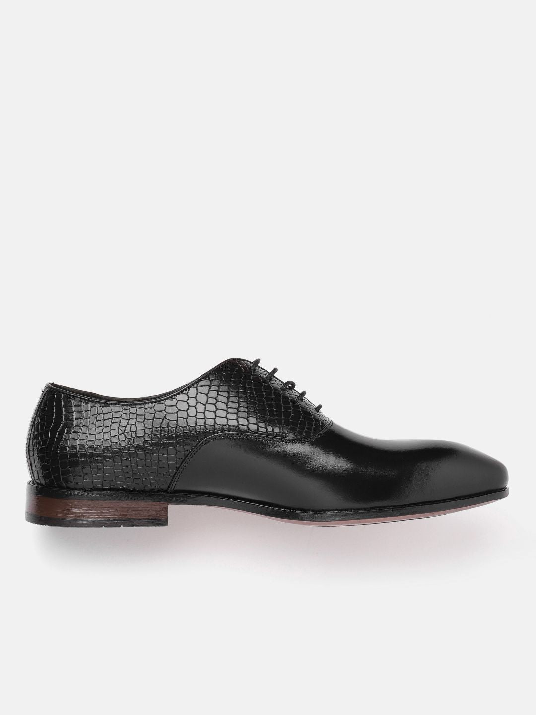 House of Pataudi Men Textured Formal Oxfords