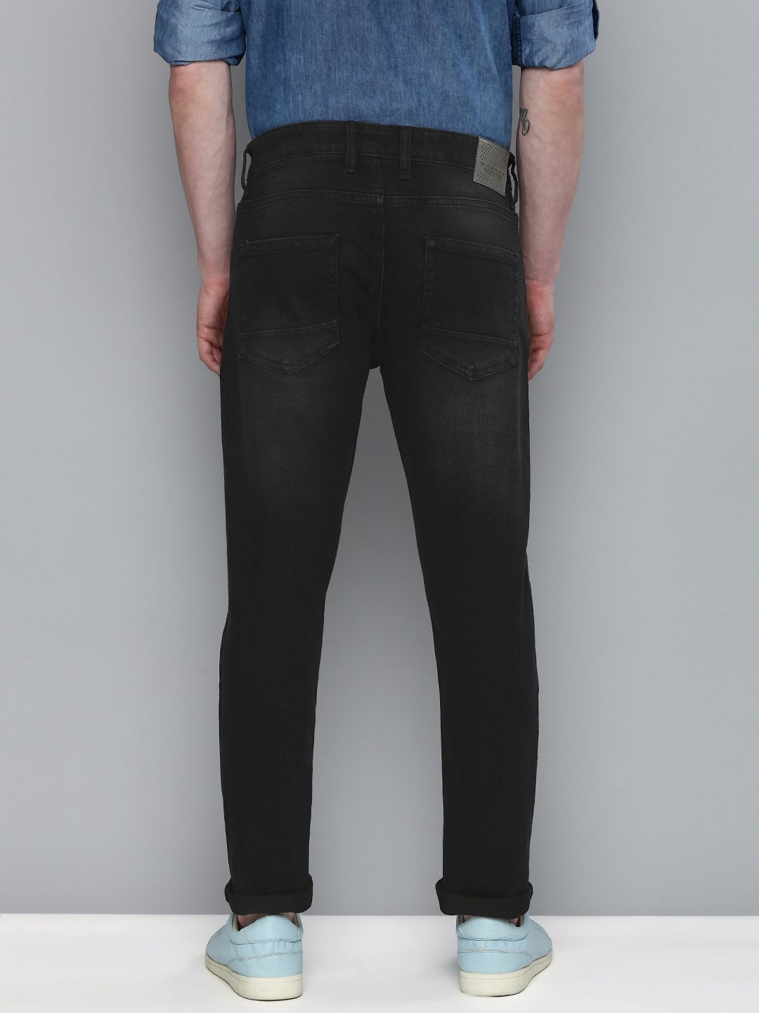 The Indian Garage Co Men Black Slim Fit Light Fade Stretchable Jeans
