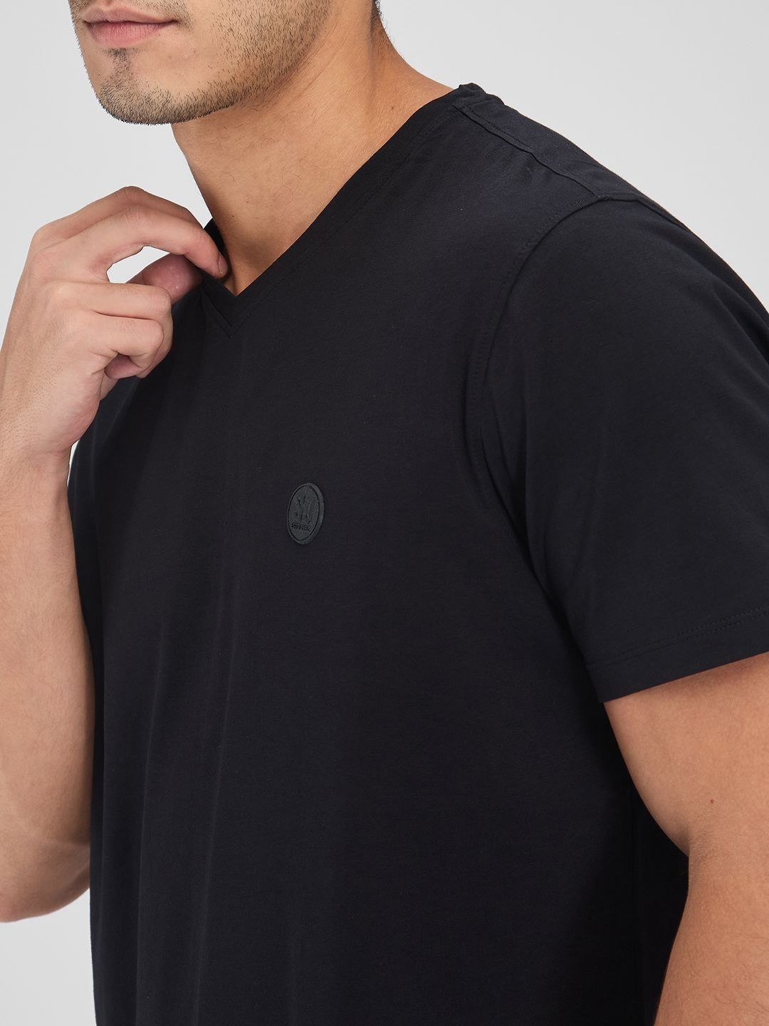 SPYKAR Men V-Neck Slim Fit T-shirt
