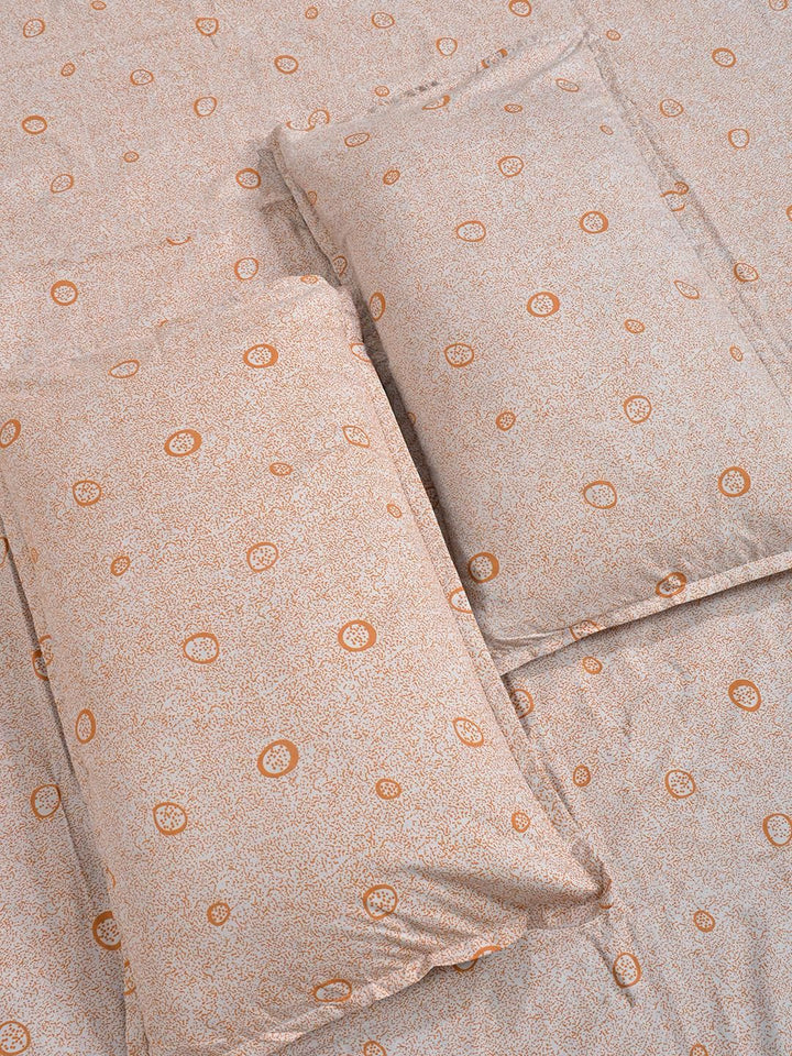 KLOTTHE Orange Geometric 300 TC King Fitted Bedsheet with 2 Pillow Covers