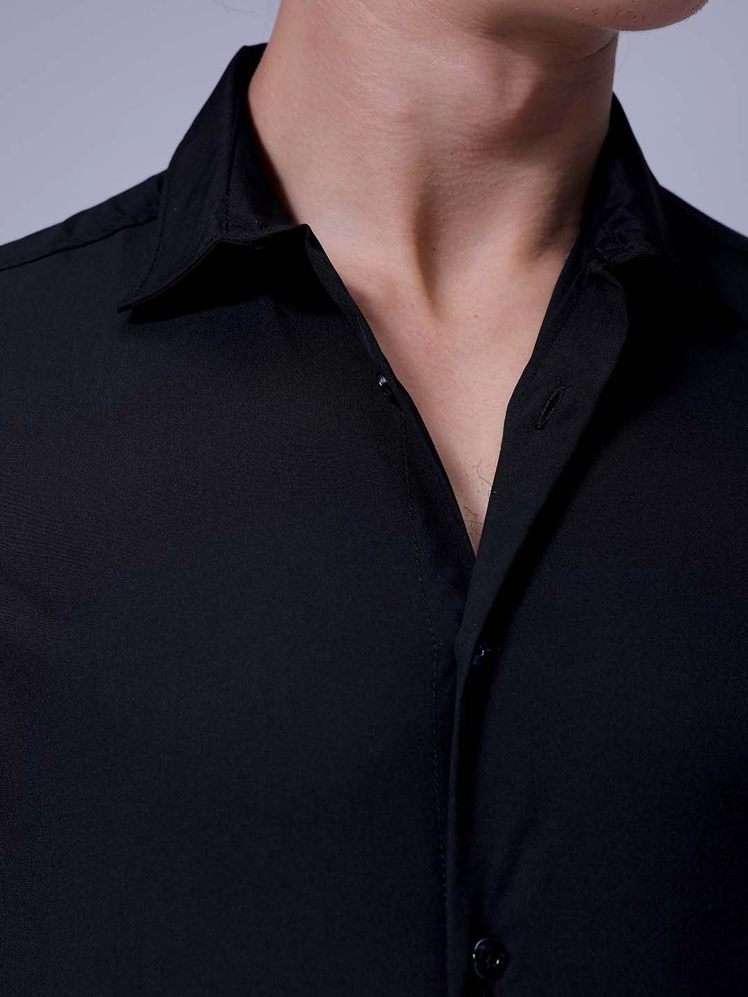 The Indian Garage Co Men Slim Fit Spread Collar Solid Casual Shirt