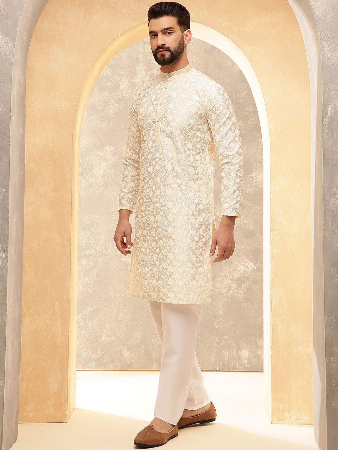 Anouk Cream & White Band Collar Floral Sulam Kurta Lurus