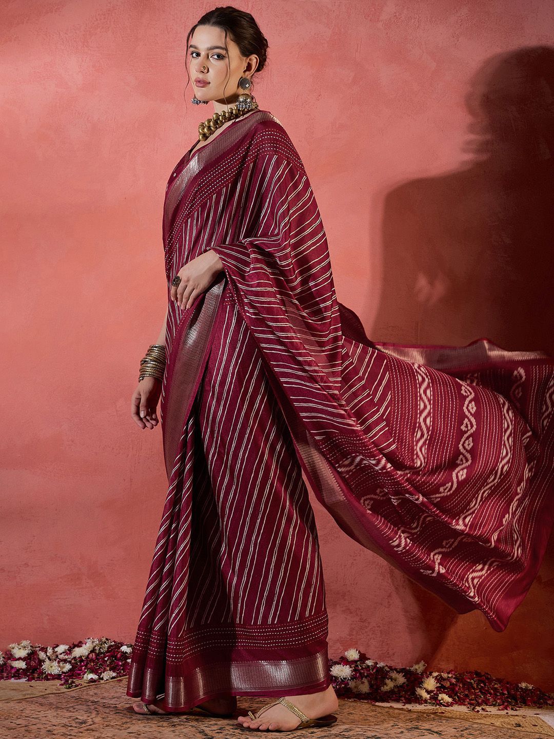 Saree mall Striped Zari Silk Blend Sungudi Sarees