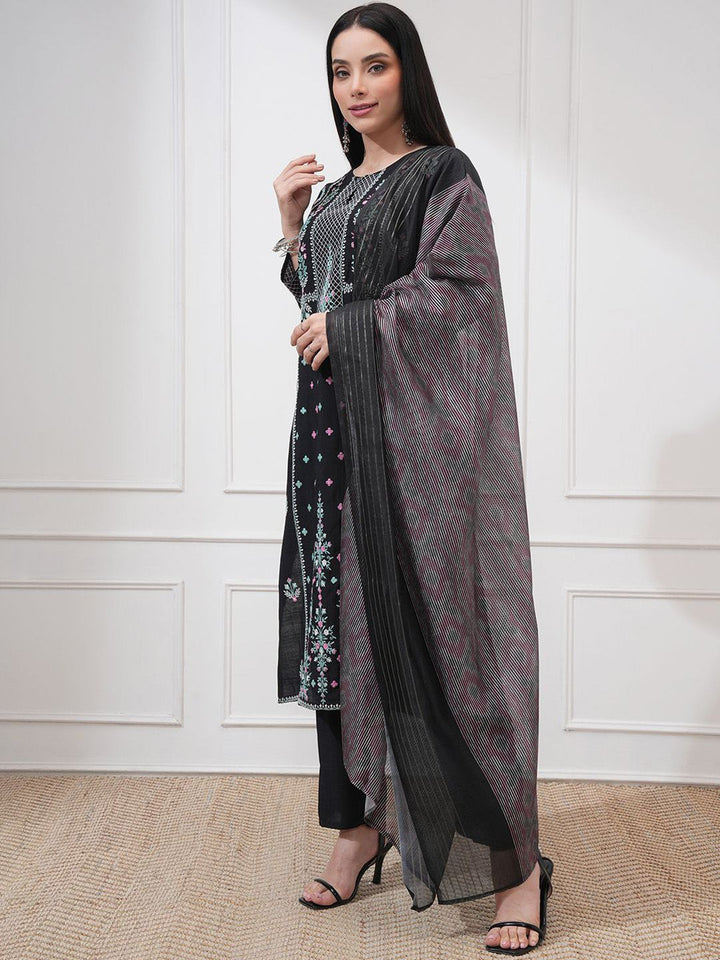 Vishudh Women Embroidered Regular Straight Kurta & Pants With Printed Dupatta