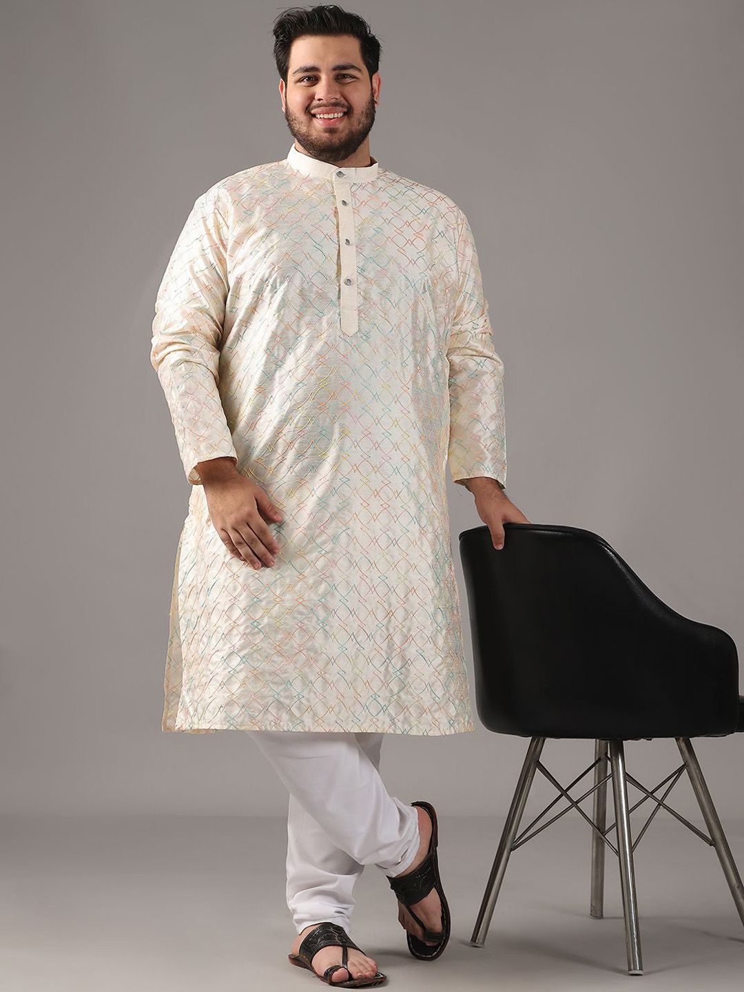 SOJANYA PLUS Size Geometric Embroidered Band Collar Thread Work Straight Kurta