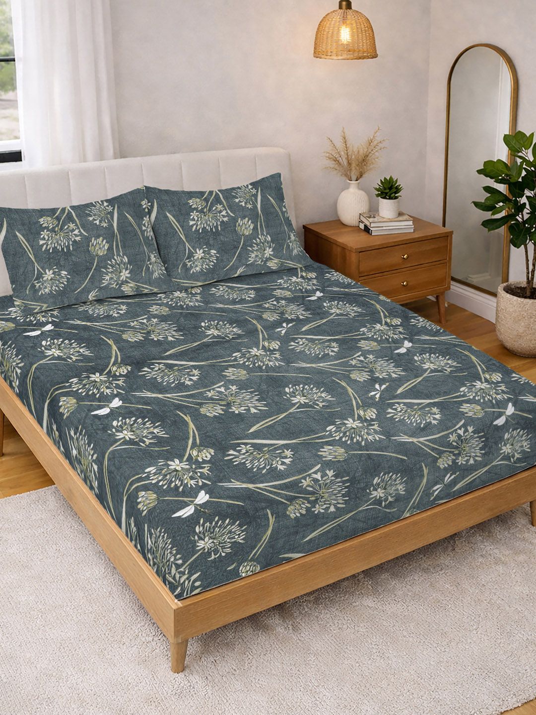 KLOTTHE Green & White Printed 300 TC Double Bedsheet With 2 Pillow Covers- 2.5 m x 2.25 m