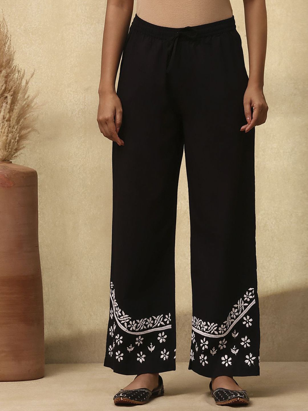 Rumah Wanita Chikankari Palazzo Bersulam Chikankari Kapas Hitam