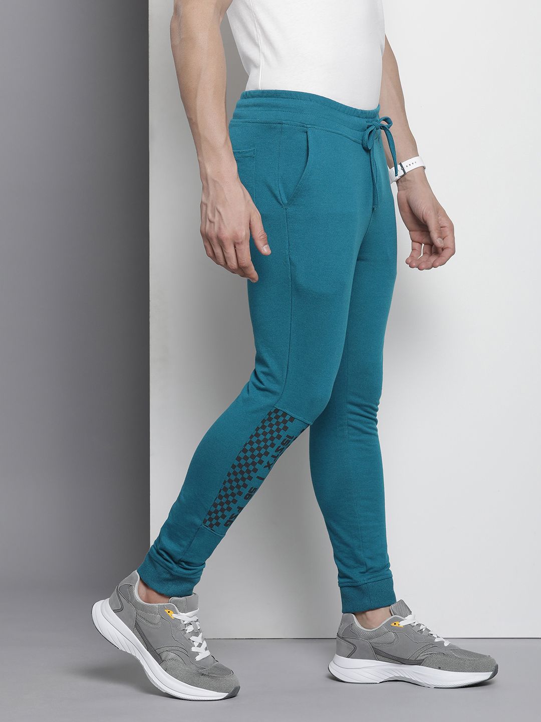 The Indian Garage Co Men Teal Blue & Black Printed Slim Fit Joggers