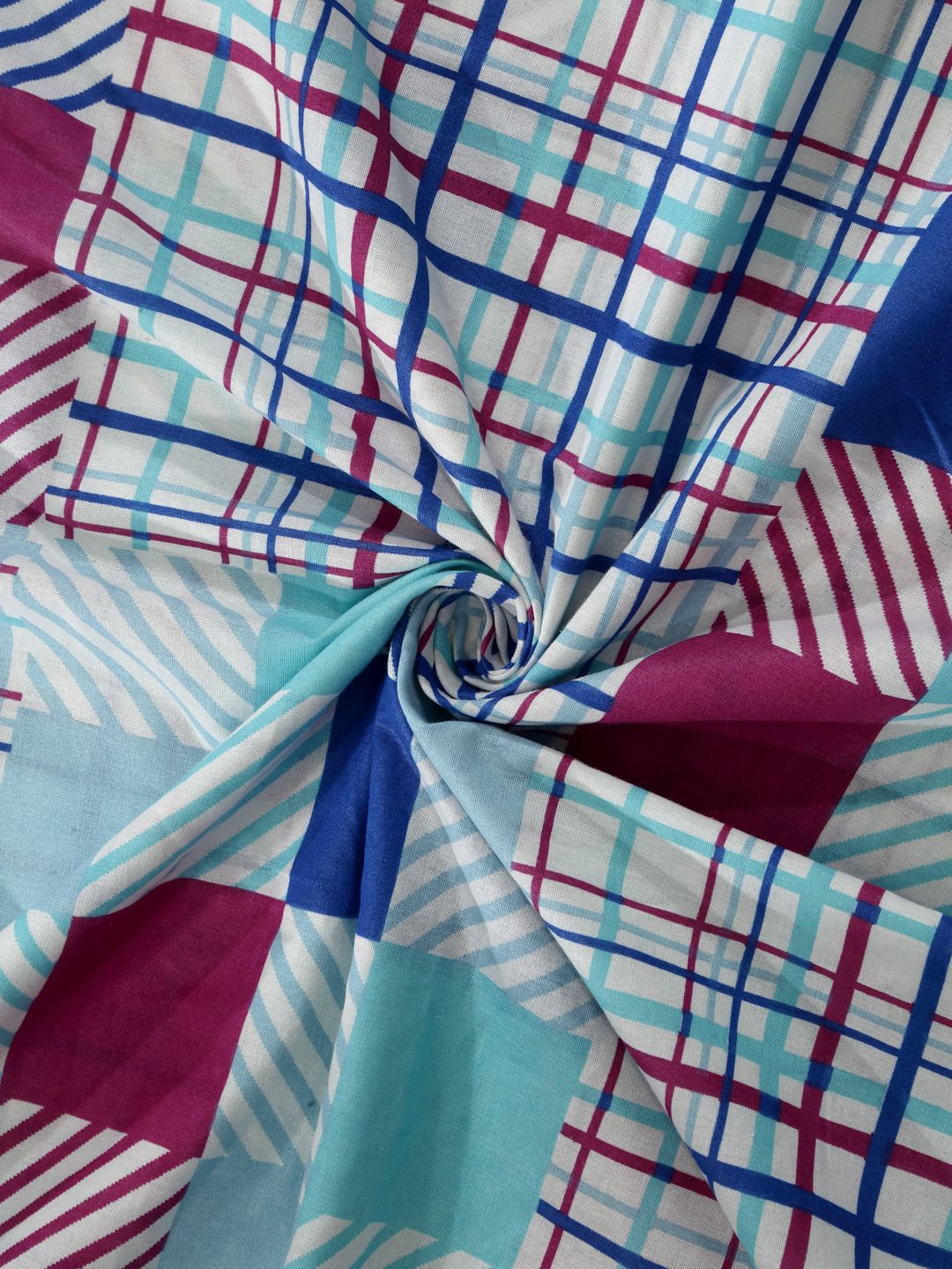 BOMBAY DYEING Marigold Blue Geometric Cotton 104 TC Queen Bedsheet & 2 Pillow Covers