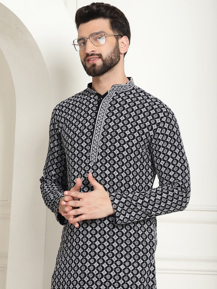 SOJANYA Floral Embroidered Regular Thread Work Pure Cotton Kurta with Churidar