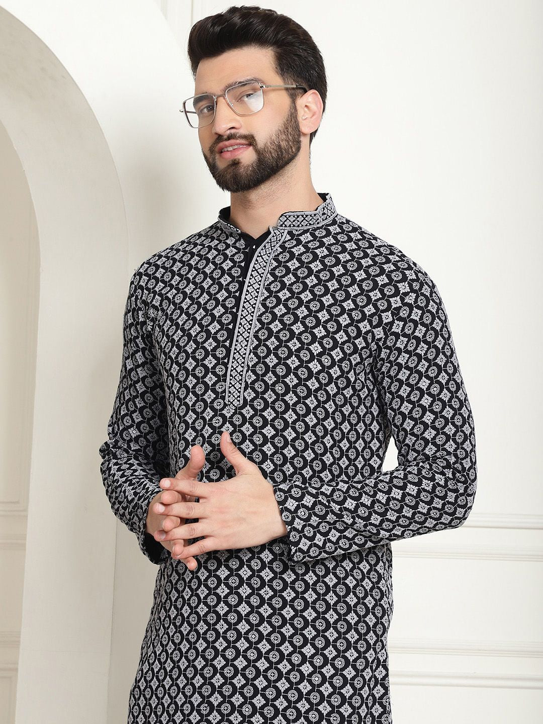 SOJANYA Floral Embroidered Regular Thread Work Pure Cotton Kurta with Churidar