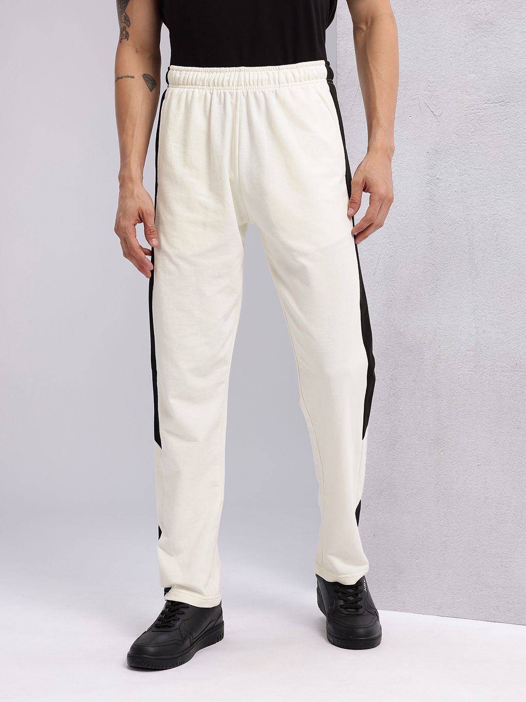 HRX by Hrithik Roshan Men Contrast Side Panel Lifestyle Track Pants