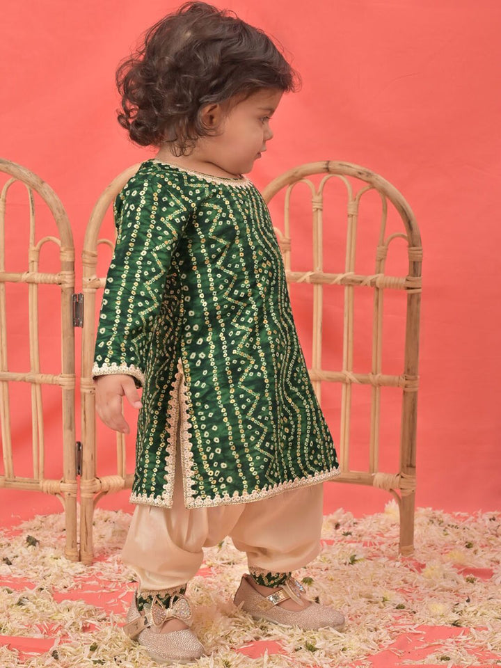 VASTRAMAY Girls Bandhani Printed Kurta With Patiala