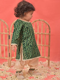 VASTRAMAY Girls Bandhani Printed Kurta With Patiala
