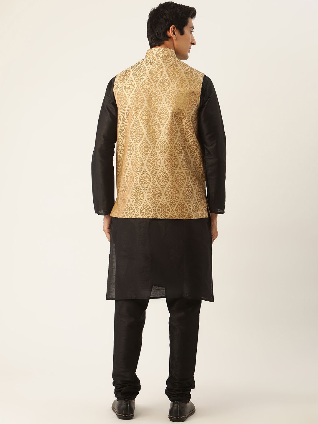 SOJANYA Men Black Kurta with Churidar & Nehru Jacket