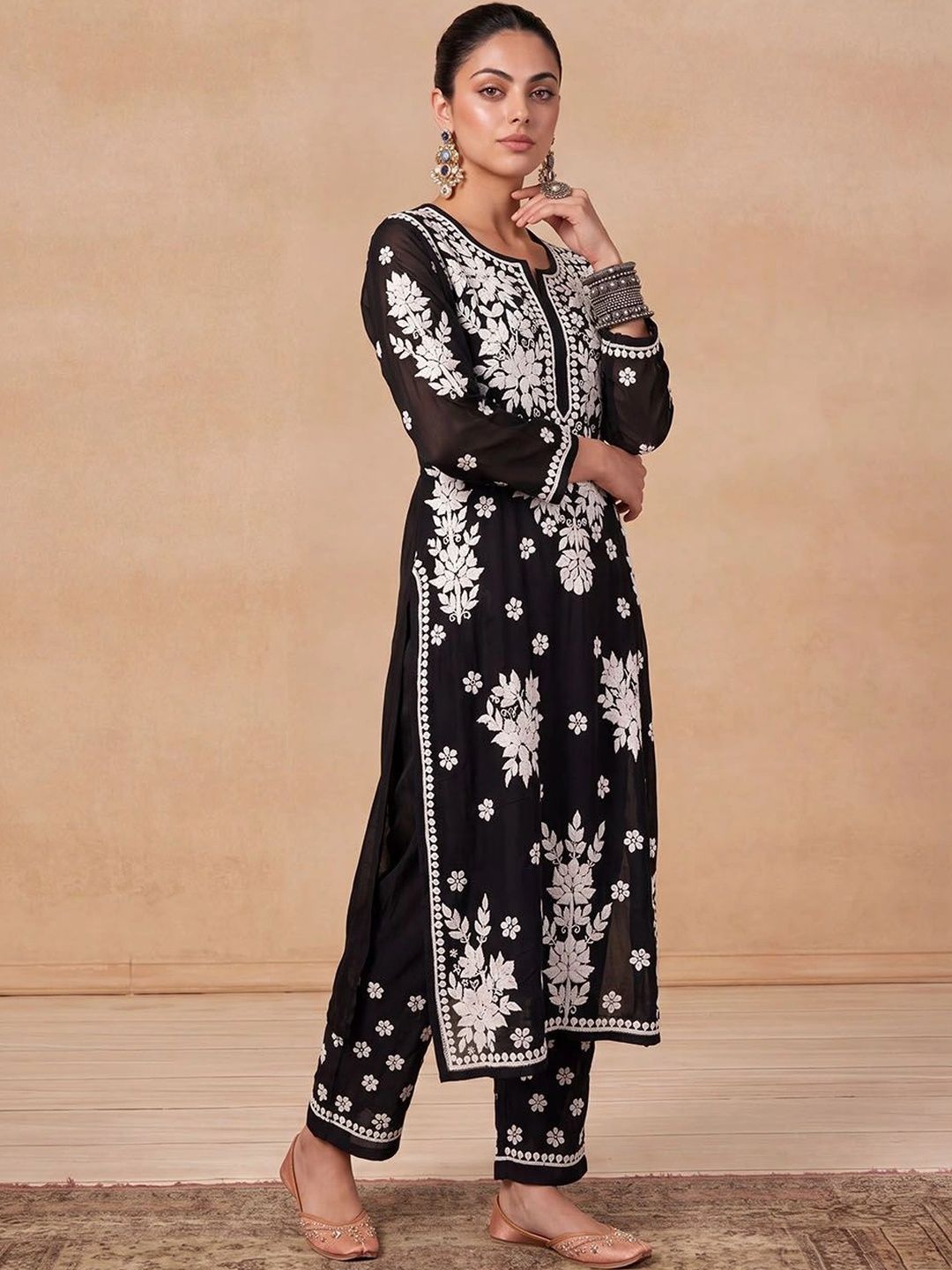 Rumah Wanita Chikankari Motif Etnik Bersulam Benang Biasa Kerja Chanderi Sutera Kurta dengan Seluar
