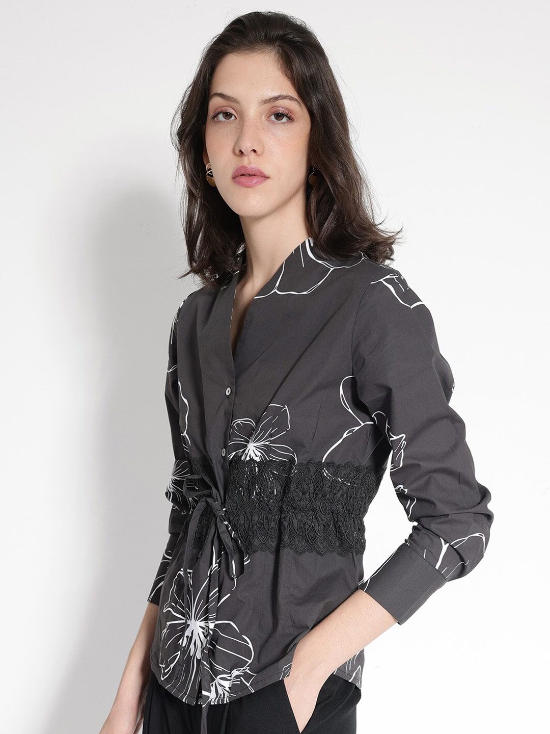 RAREISM Floral Printed Three-Quarter Sleeves V-Neck Cotton Top