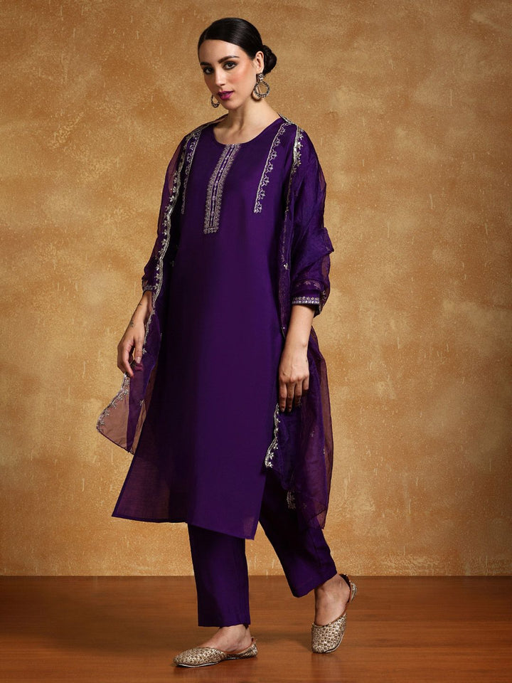 Varanga Women Ethnic Motifs Embroidered Thread Work Kurta with Trousers & With Dupatta