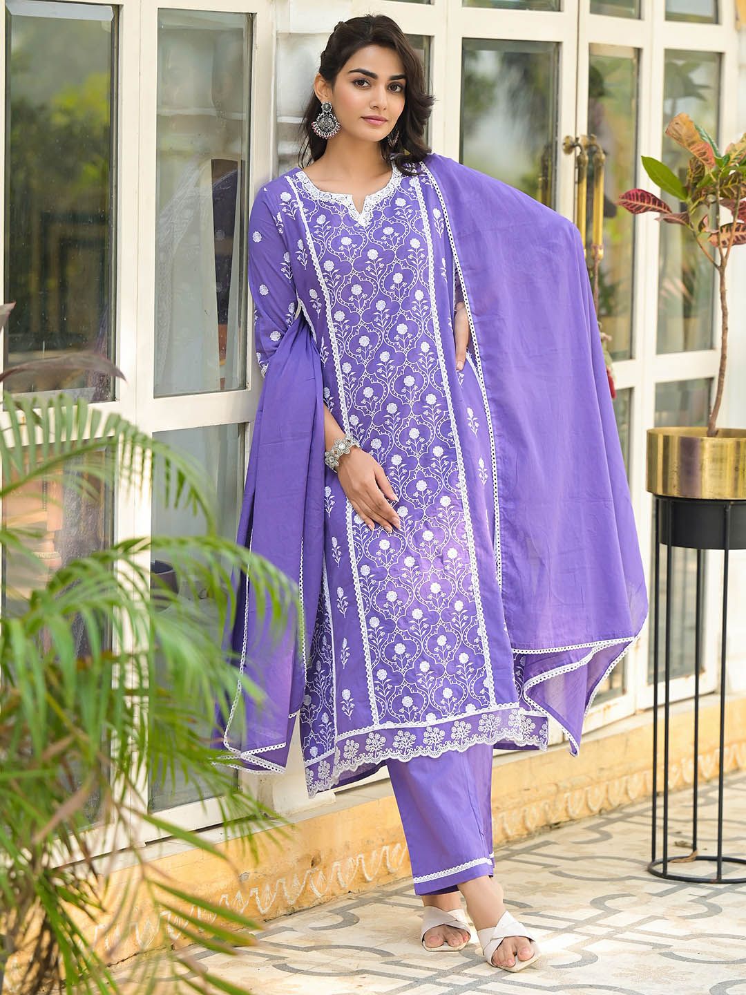 Varanga Floral Cotch Neck Kurta Kapas Tulen Dengan Seluar & Dupatta