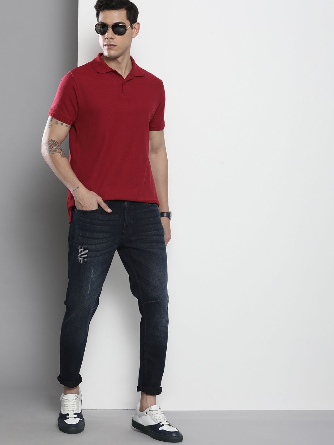 The Indian Garage Co Men Relaxed Fit Low Distress Light Fade Stretchable Jeans