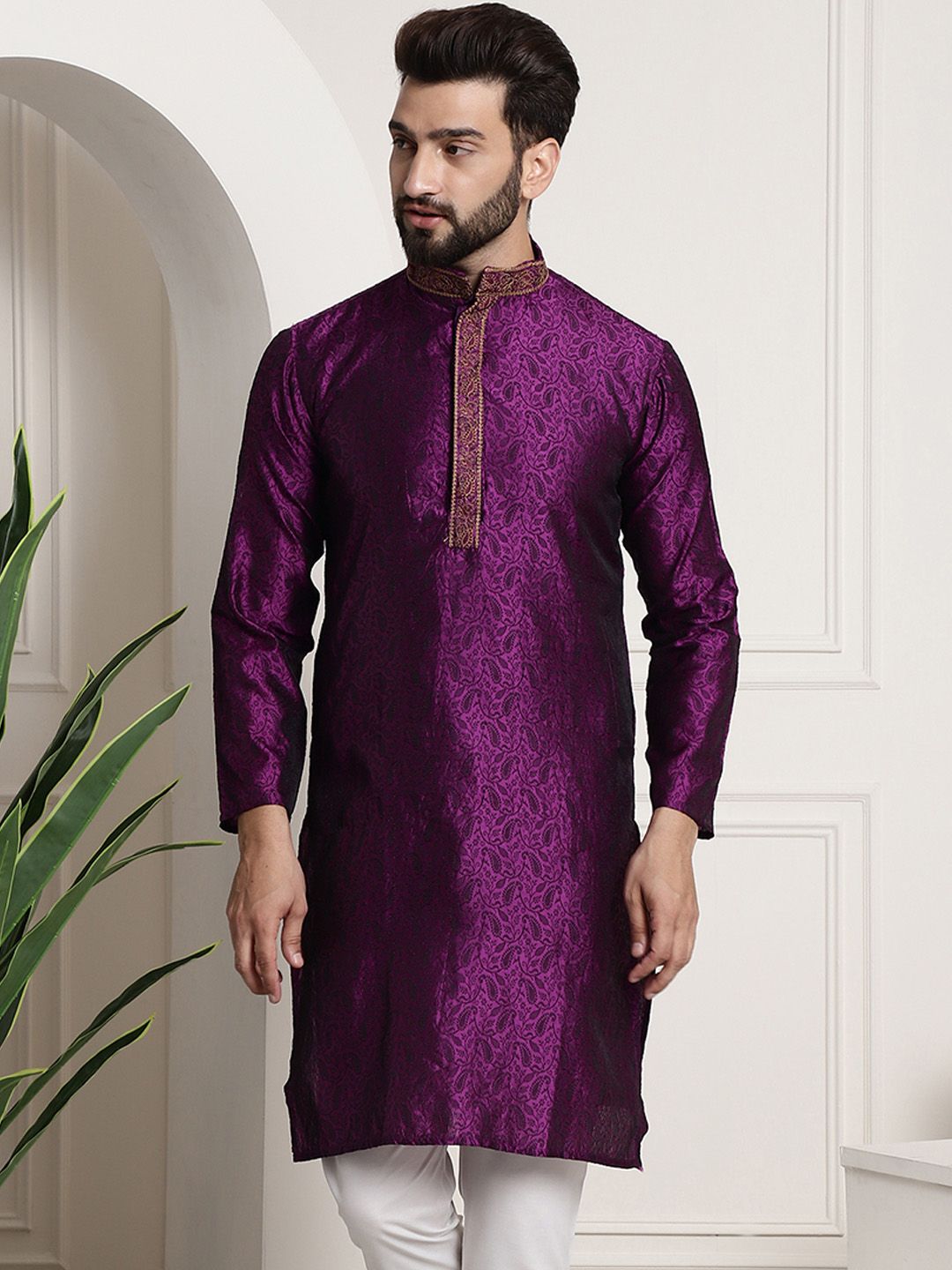SOJANYA Kurta Lurus Bersulam Ungu Lelaki