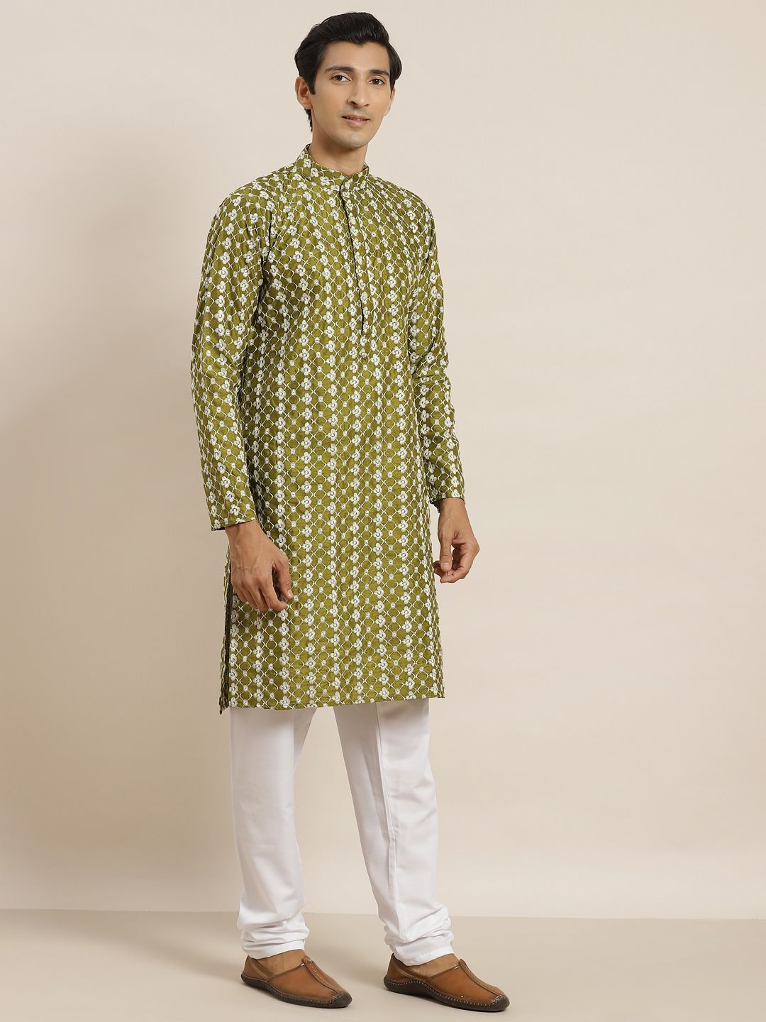 SOJANYA Men Green Floral Embroidered Thread Work Kurta Set & Jacket