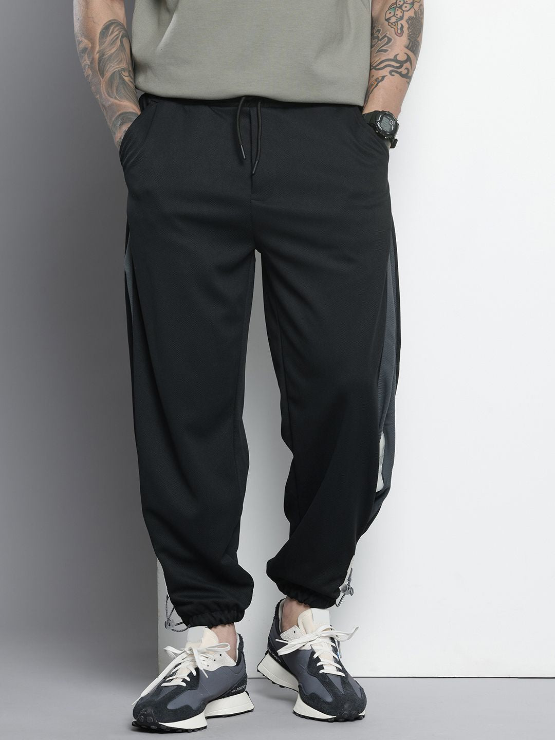 The Indian Garage Co Men Baggy Relaxed Fit Textured Joggers