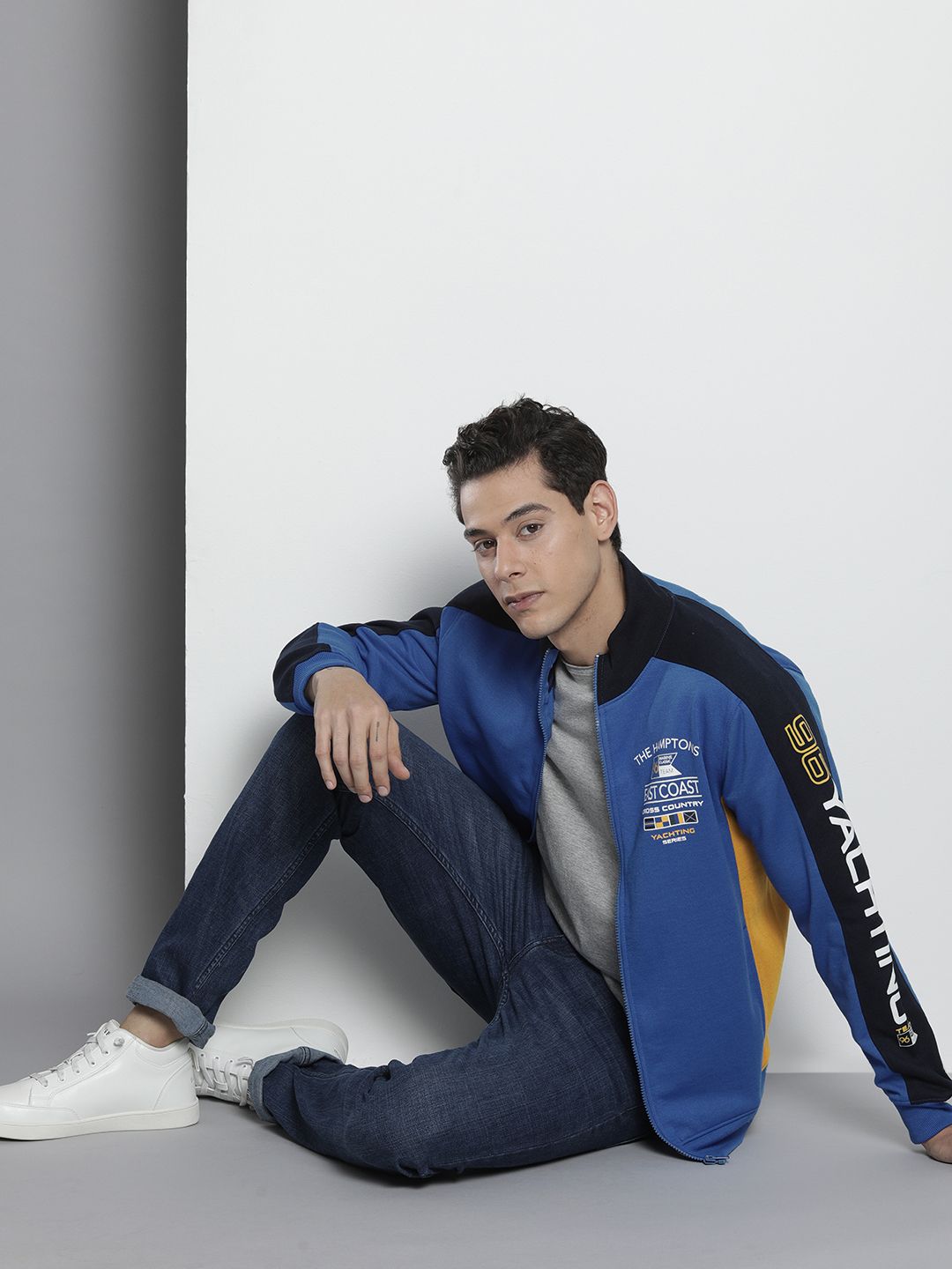 The Indian Garage Co Men Colourblocked Sweatshirt