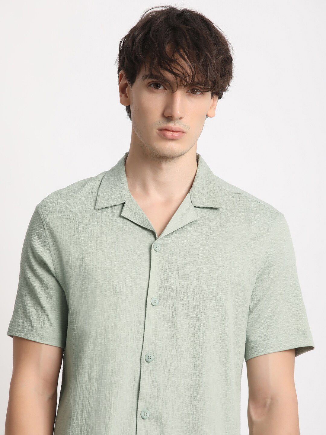 THE BEAR HOUSE Cuban Collar Seersucker Weave Casual Shirt