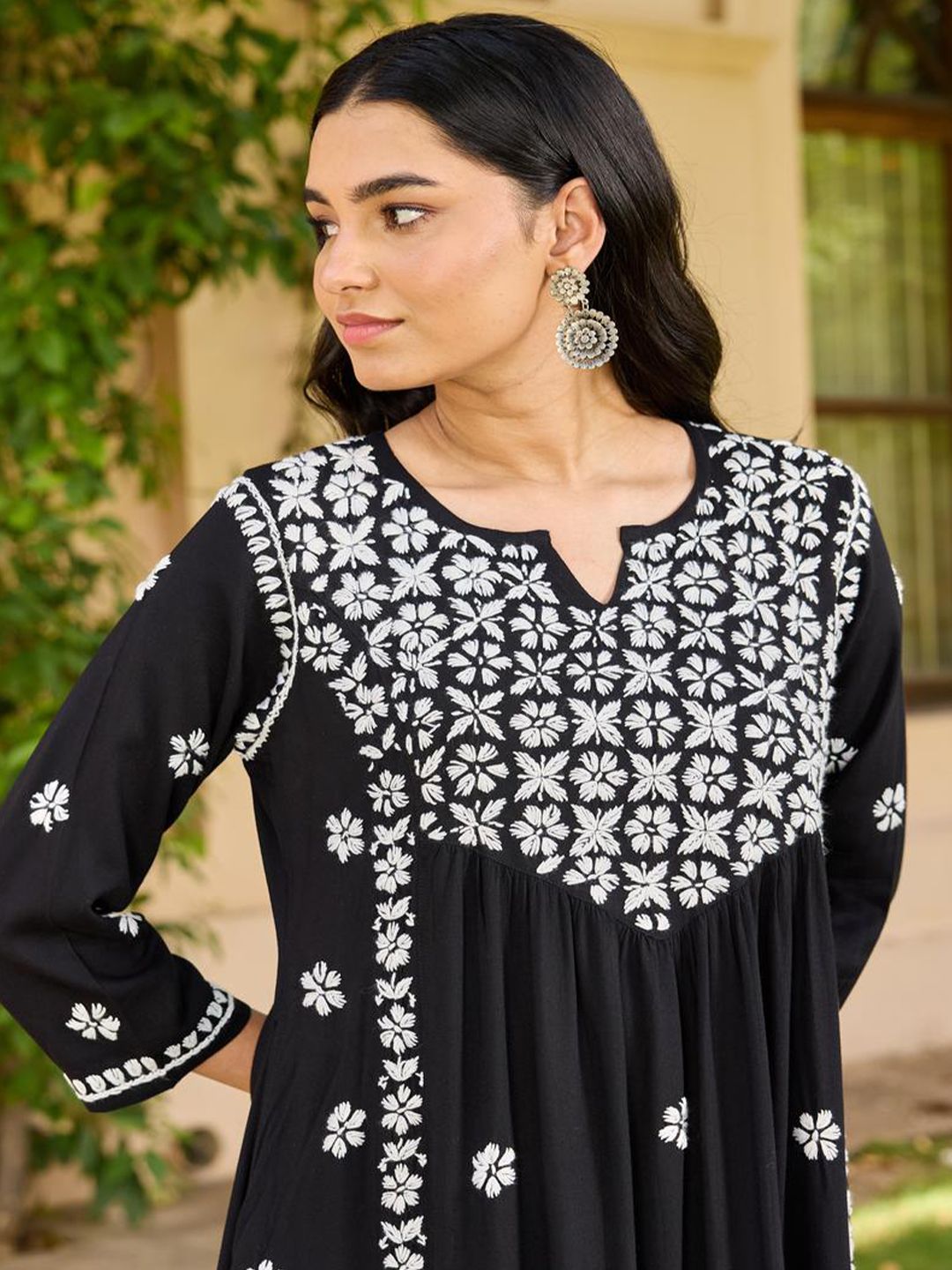 Rumah Wanita Chikankari Kurta Bersulam Chikankari Rayon Hitam