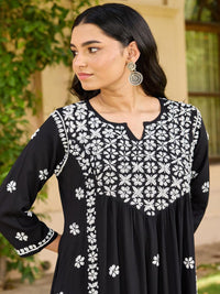 Rumah Wanita Chikankari Kurta Bersulam Chikankari Rayon Hitam
