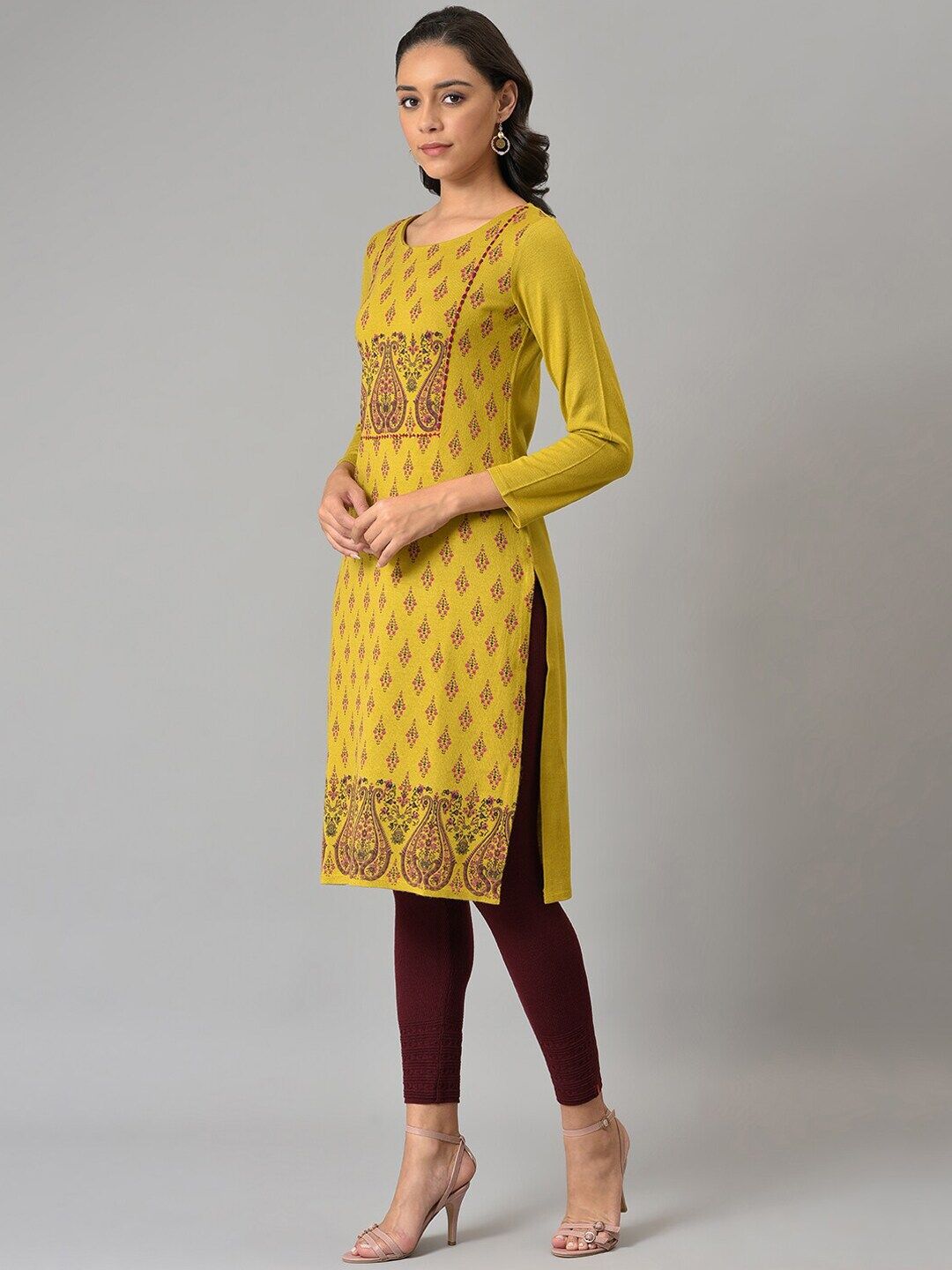 W Women Green Paisley Embroidered Keyhole Neck Flared Sleeves Kurta