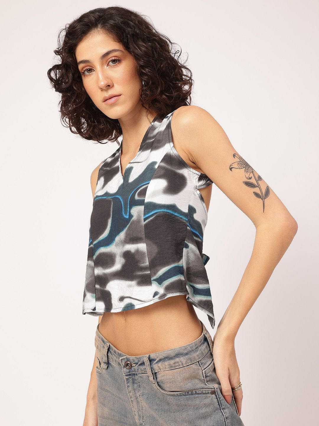 DressBerry Printed Open Back Crinkled Crop Top