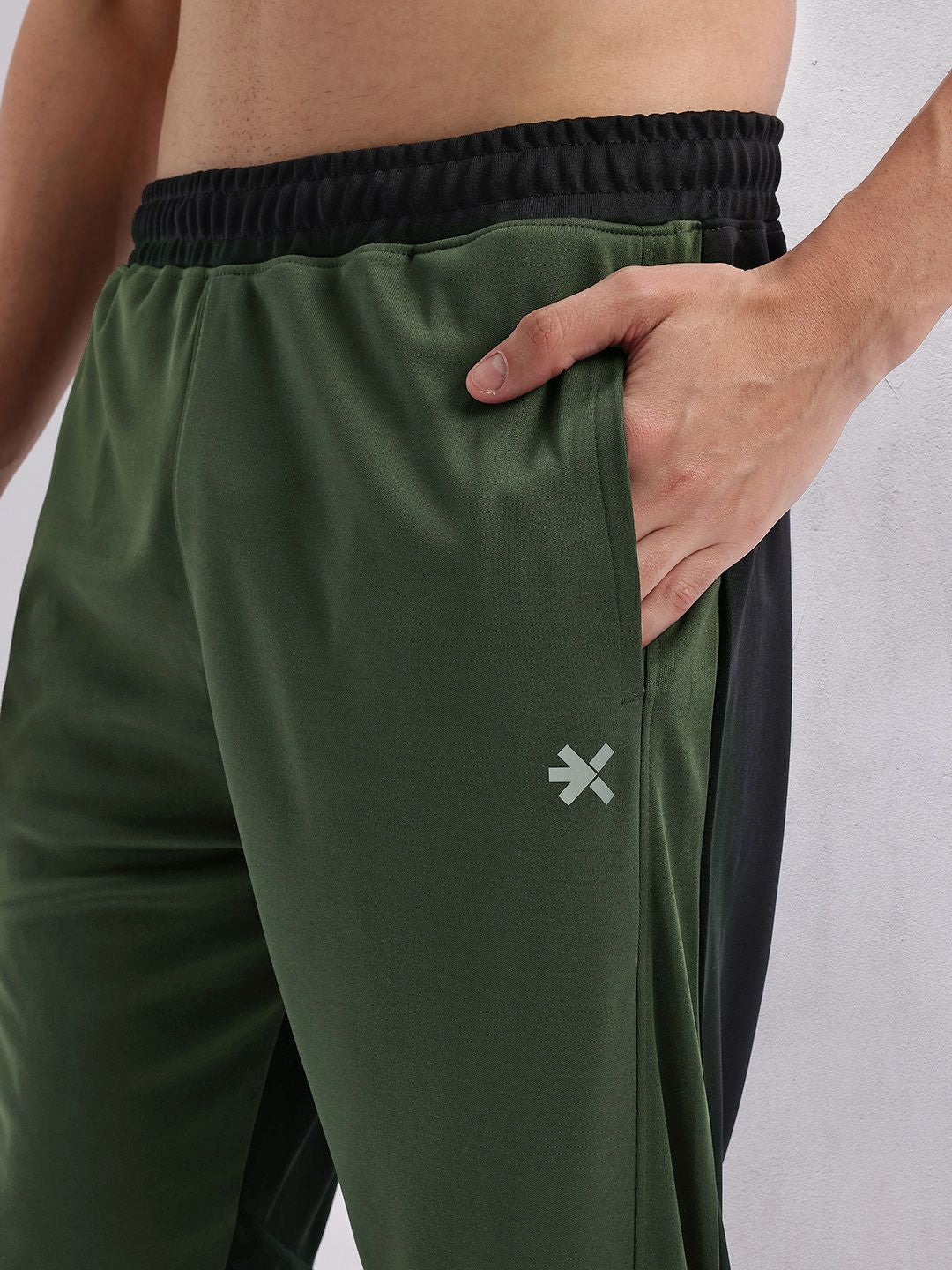 HRX by Hrithik Roshan Men Colourblocked Rapid-Dry Running Joggers