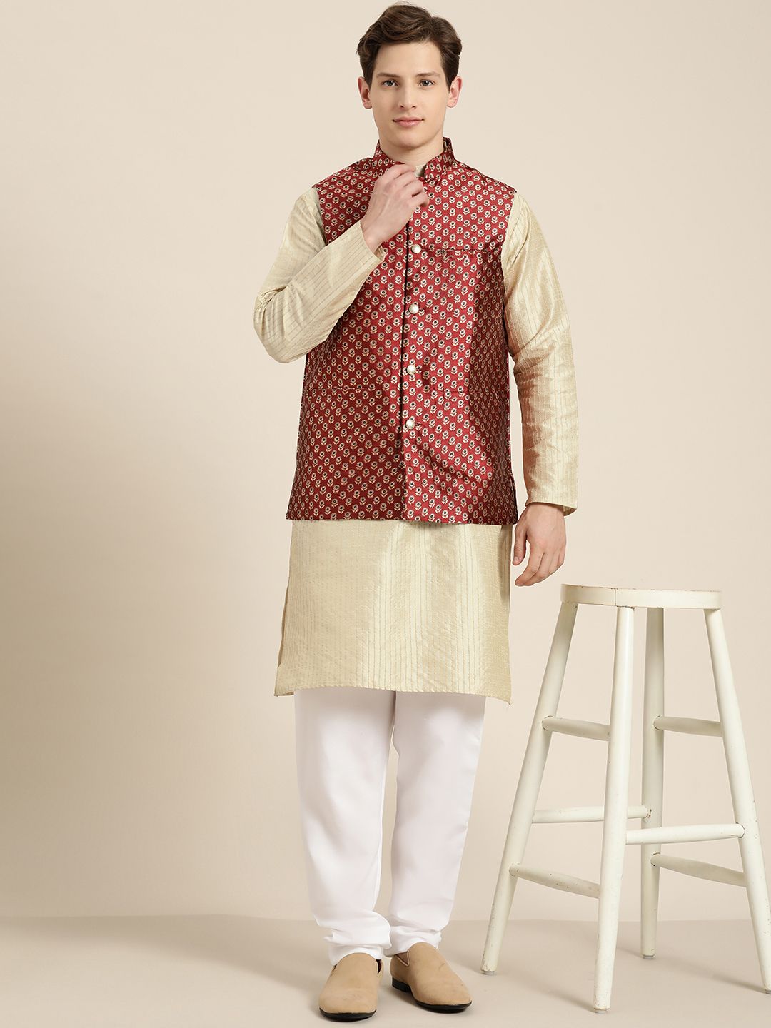 SOJANYA Lelaki Benang Berjalur Berwarna Krim Bekerja Lurus Kurta Churidar & Jaket Nehru