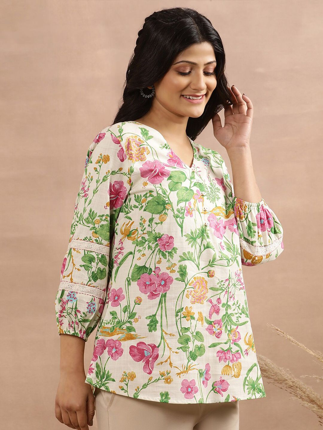 W Floral Printed V-Neck Cuffed Sleeves Cotton Top