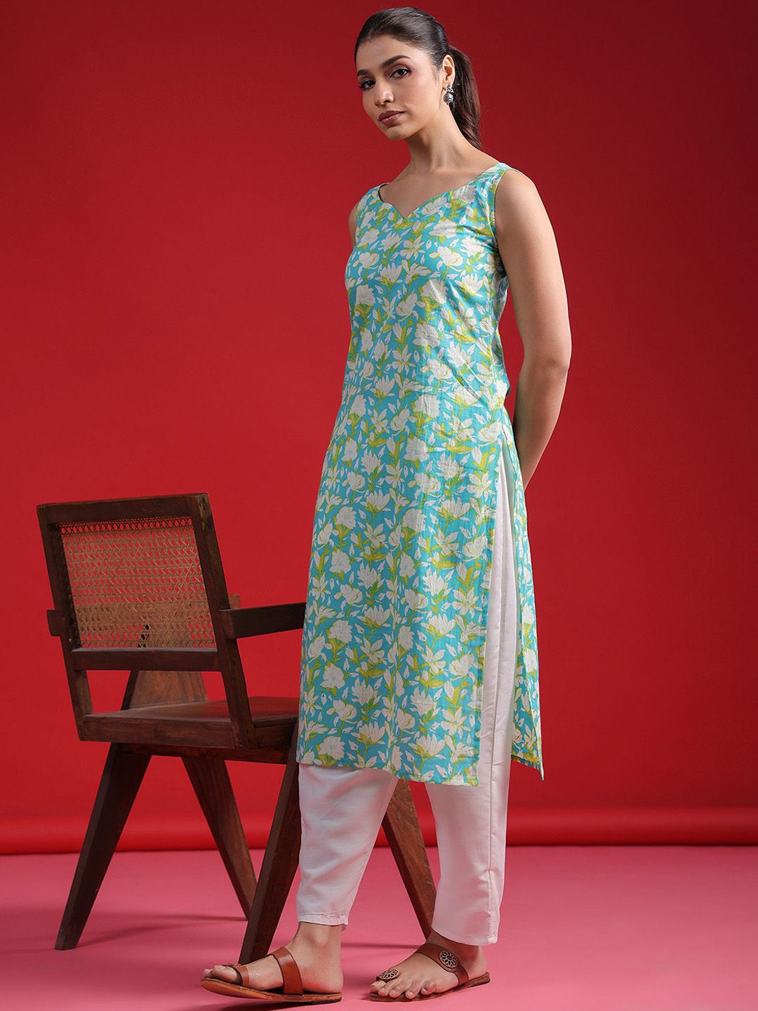 Indo Era Floral Printed Sweetheart Neck Sleeveless Cotton Straight Kurtas