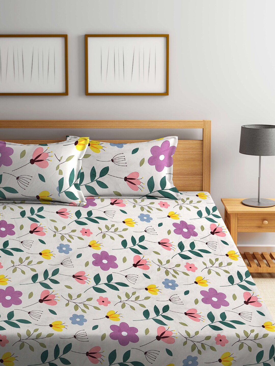 KLOTTHE White & Pink Floral 300 TC Super King Bedsheet with 2 Pillow Covers