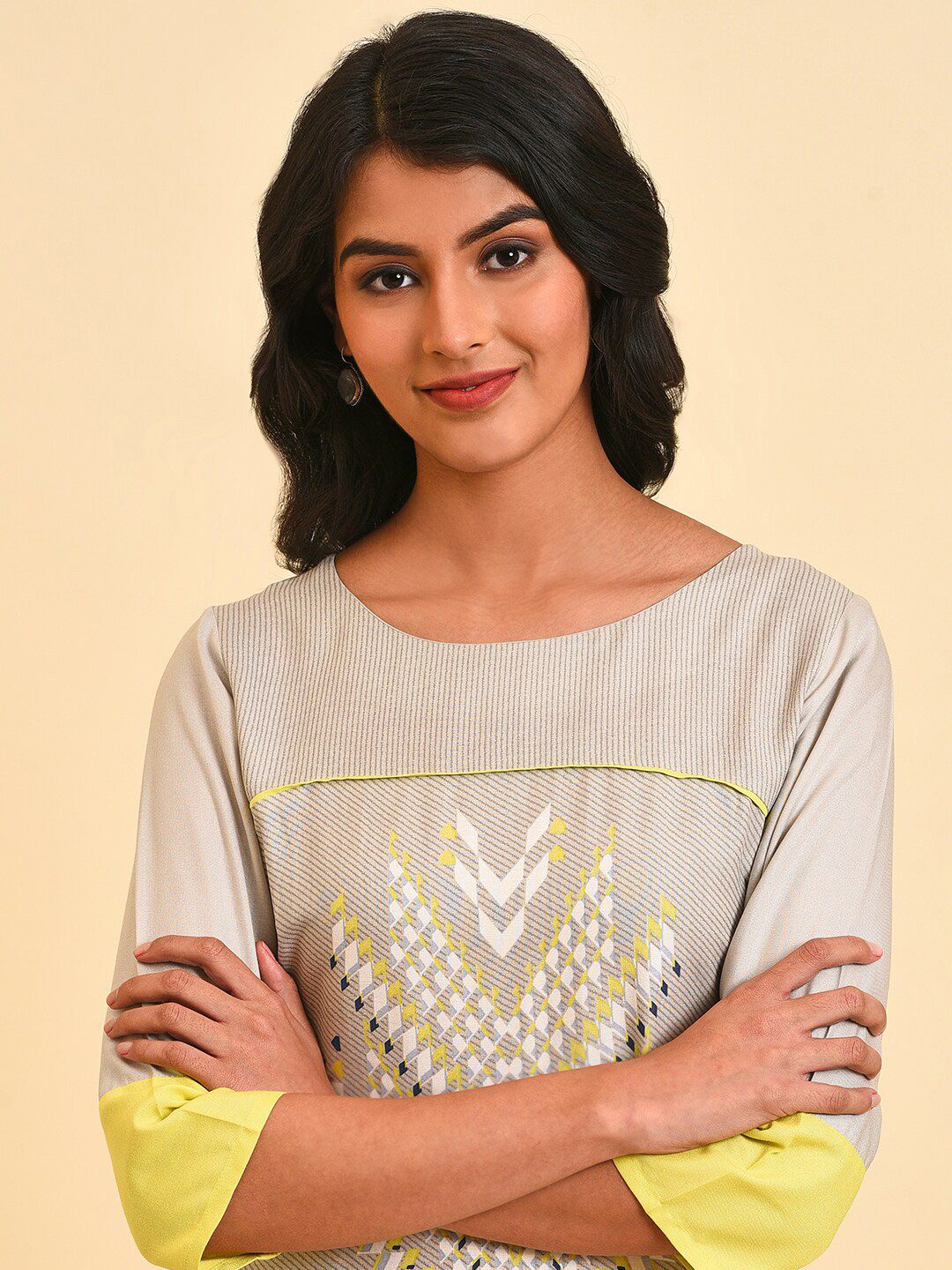 W Geometric Printed Regular Kurta With Leggings