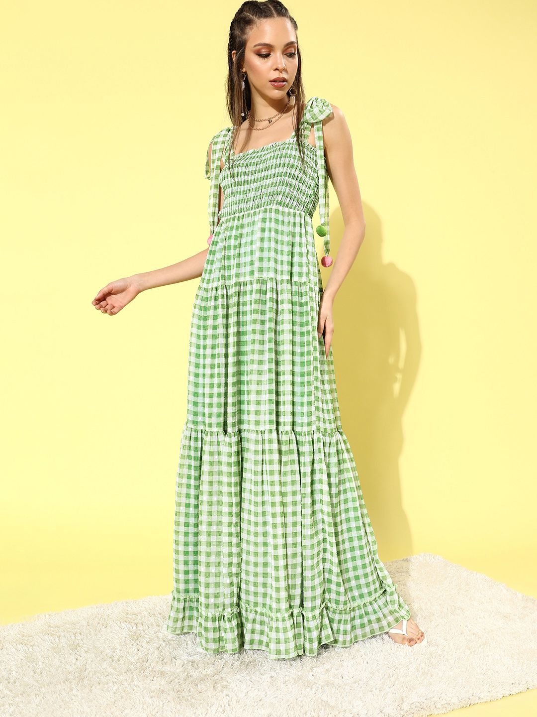 Quiero Wanita Cantik Hijau Memeriksa Pakaian Gingham Musim Panas