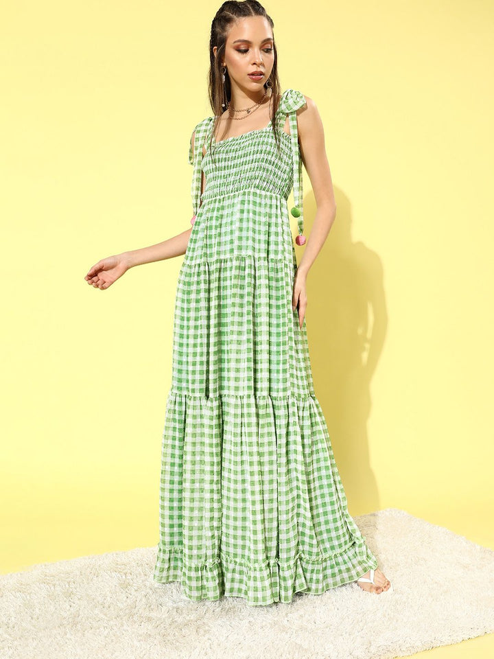 Quiero Wanita Cantik Hijau Memeriksa Pakaian Gingham Musim Panas
