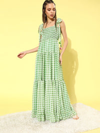 Quiero Wanita Cantik Hijau Memeriksa Pakaian Gingham Musim Panas