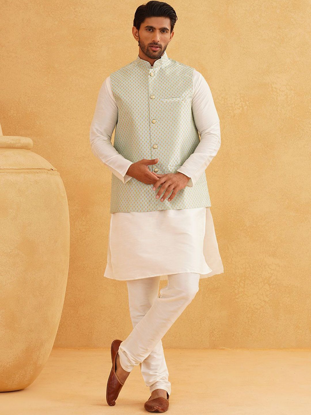SOJANYA Kolar Band Lengan Panjang Kurta Biasa Dengan Churidar Dengan Jaket Nehru