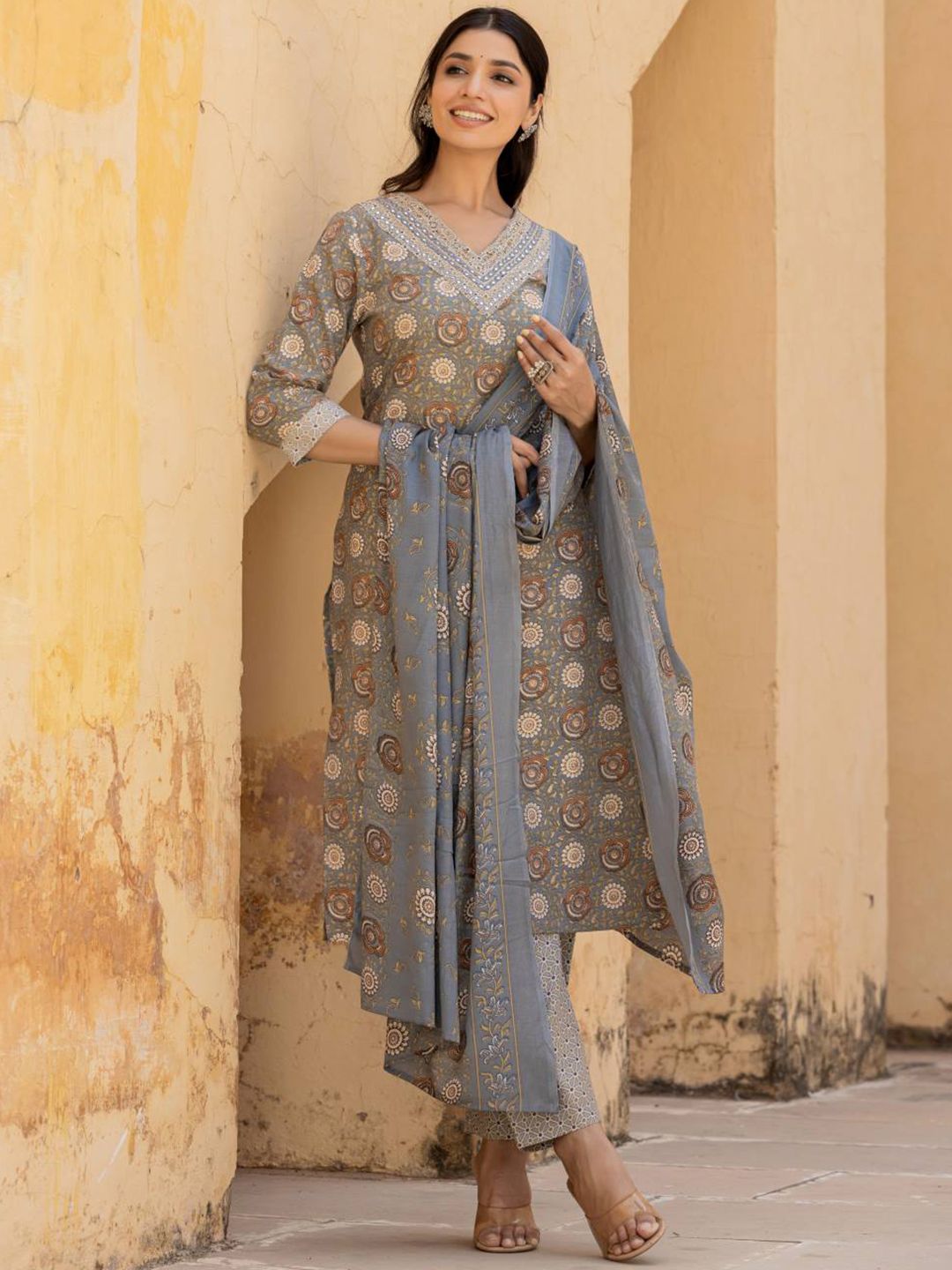 Varanga Women Floral Printed Regular Mirror Work Kurta with Trousers & With Dupatta