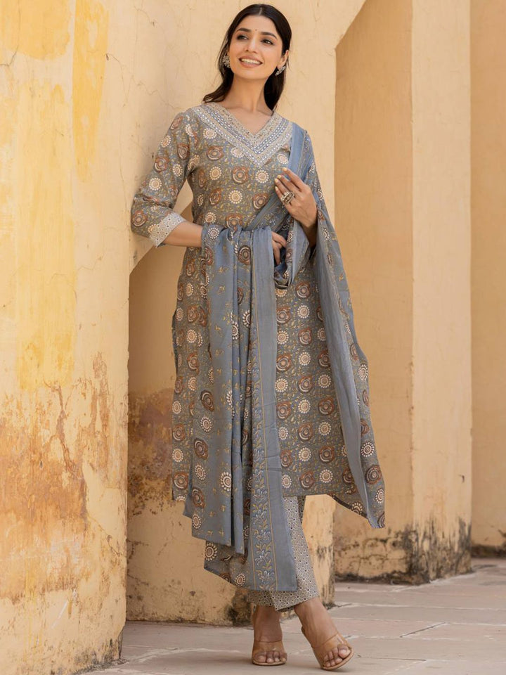 Varanga Women Floral Printed Regular Mirror Work Kurta with Trousers & With Dupatta